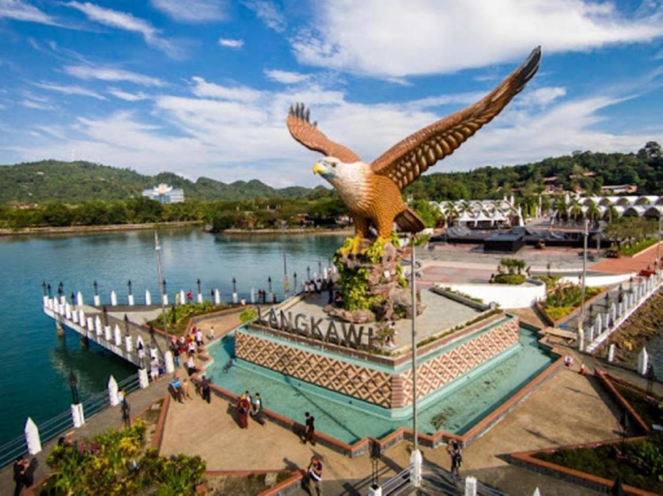 Maya Seaview Families Suite Apartment + Sky Pool Kuah Bagian luar foto