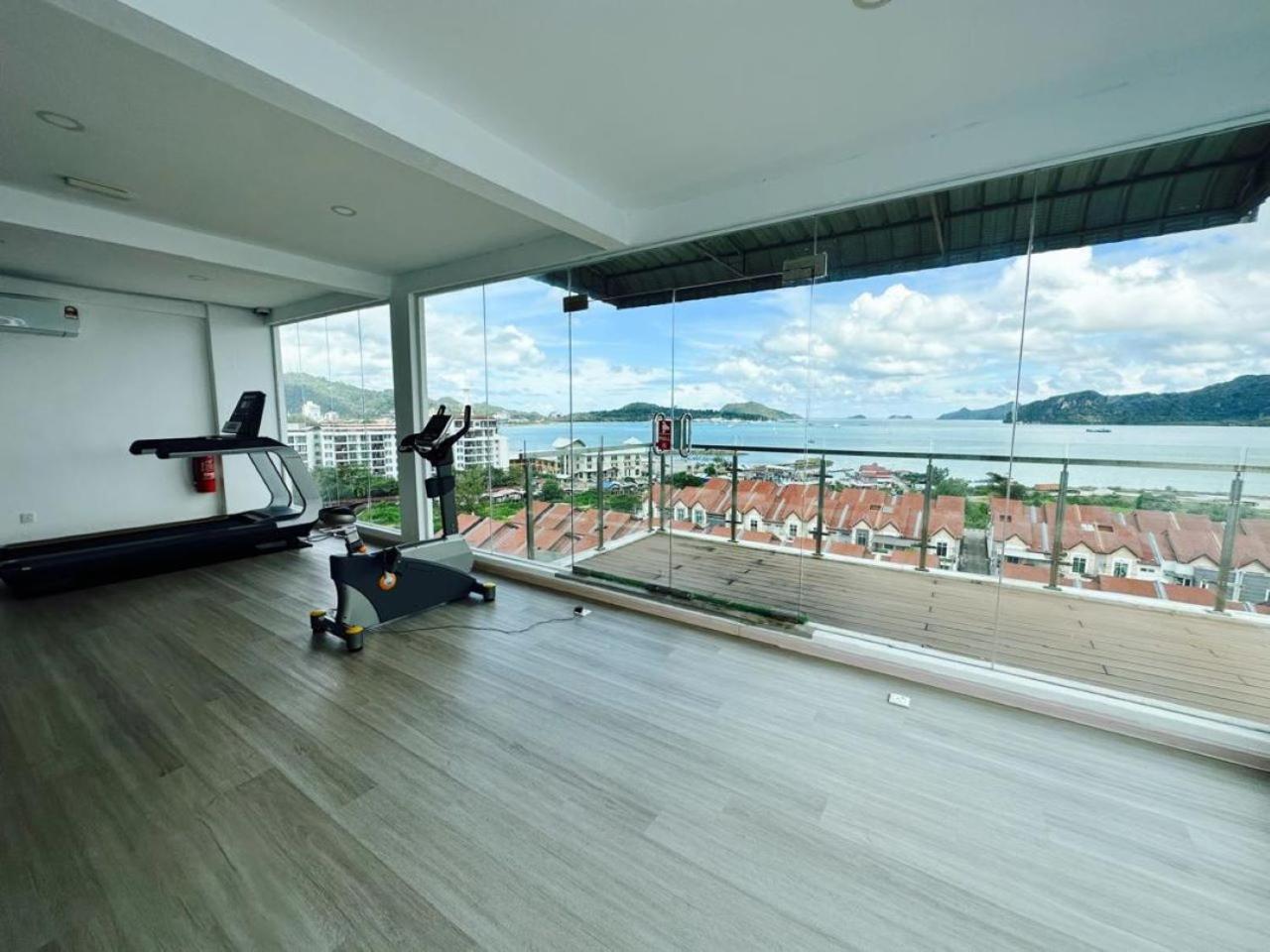 Maya Seaview Families Suite Apartment + Sky Pool Kuah Bagian luar foto