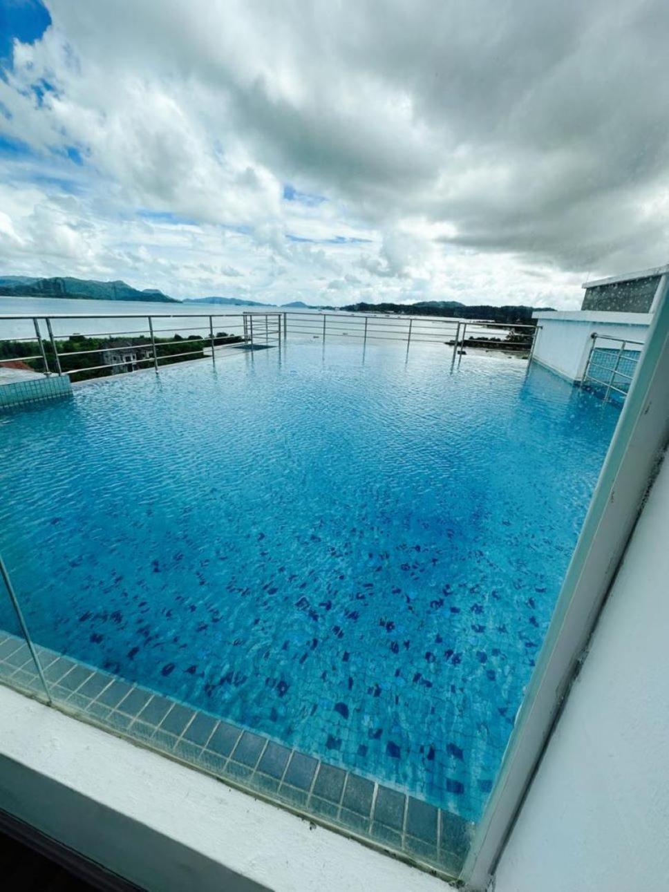 Maya Seaview Families Suite Apartment + Sky Pool Kuah Bagian luar foto