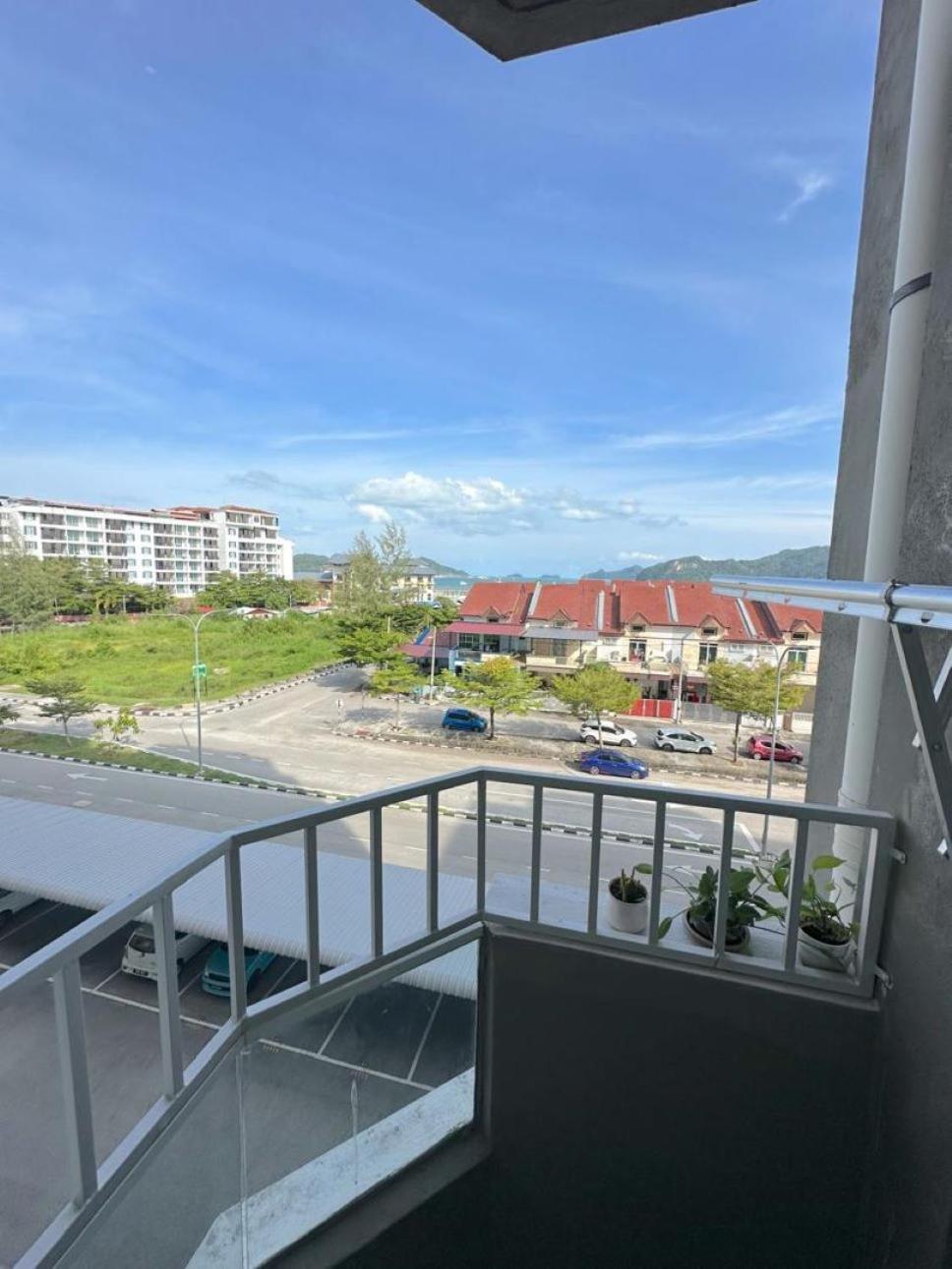 Maya Seaview Families Suite Apartment + Sky Pool Kuah Bagian luar foto